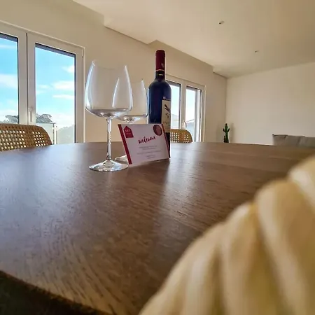 Charming In 90 Sqm With Terrace Lägenhet *